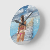 Bikini Girl Thunder_Cove Runde Wanduhr (Winkel)