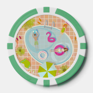 Bikini-Girls und Typ spielen Schwimmbadspiel Pokerchips