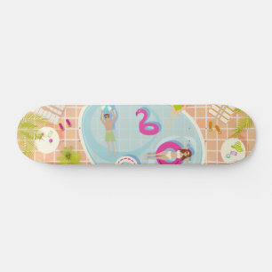 Bikini-Girls und Typ spielen Schwimmbadspiel Skateboard