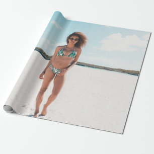 Bikini mit stehendem Sand Geschenkpapier