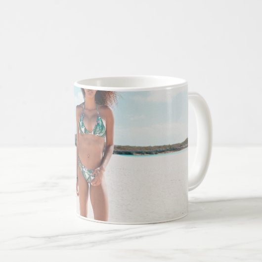 Bikini mit stehendem Sand Kaffeetasse (VorderseiteRechts)