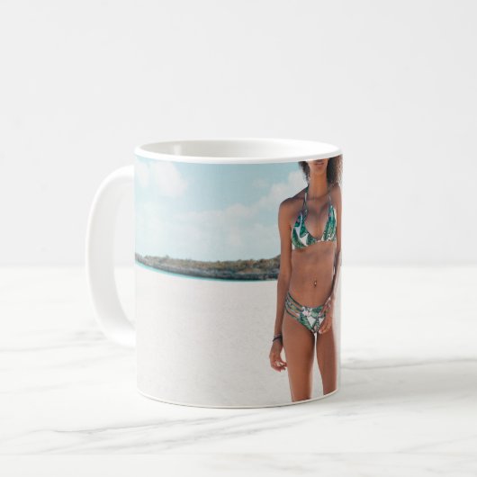 Bikini mit stehendem Sand Kaffeetasse (Vorderseite Links)