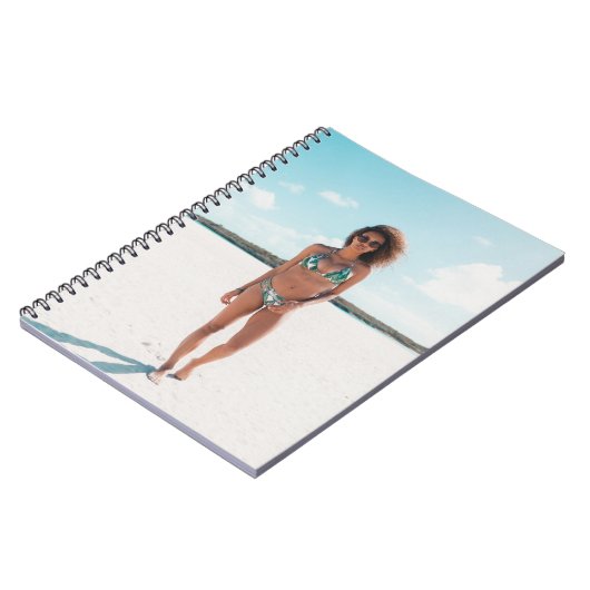 Bikini mit stehendem Sand Notizblock (Linke Seite)