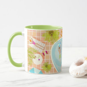 Bikinimädchen und Jungs spielen ein Schwimmbadspie Tasse