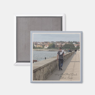 Bilbao Spanien   Tourist zu Fuß durch den Hafen Magnet