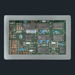Bild der elektronischen Leiterplatte Rechteckige Gürtelschnalle<br><div class="desc">Das computergedruckte Schaltbrett-Bild mit Schaltbrettern,  die Komponenten wie integrierte Schaltungen,  Dioden,  Widerstände und Kondensatoren von einer elektronischen Kontrolle auf einer Diskette enthalten. Perfektes Geschenk für Ingenieure,  Techniker,  Elektronik und Computerfreaks und Geeks aller Art.</div>