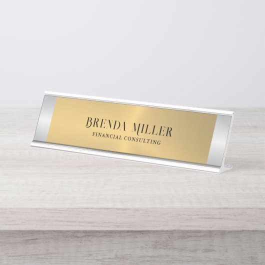 Bild eines silbernen Hintergrunds aus metallischem Schreibtischnamensplakette (Vorderseite )