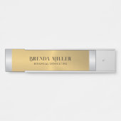 Bild eines silbernen Hintergrunds aus metallischem Türschild (Vorderseite )