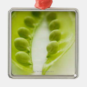 Bild von drei offenen Erbsenhülsen, extreme Silbernes Ornament