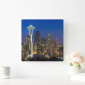 Bild von Seattle Skyline in den Morgenstunden. Quadratische Wanduhr (Zuhause)