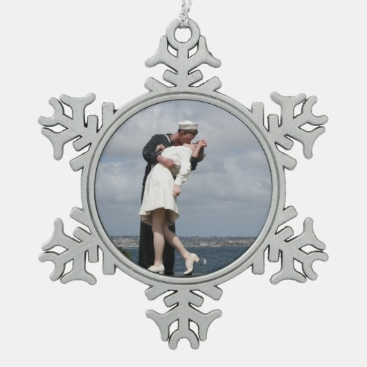 Bildhauerei bedingungslos Kapitulation San Diego Schneeflocken Zinn-Ornament (Vorderseite)