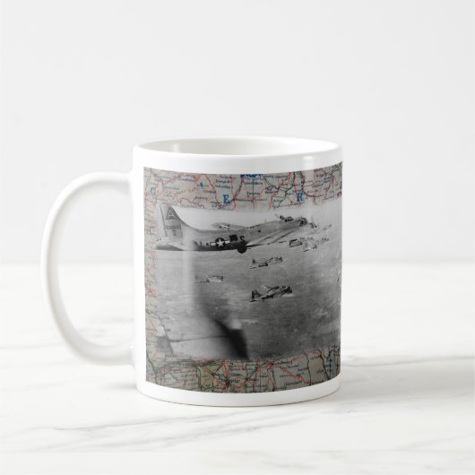 Bildung B17 über Karte WW2 Kaffeetasse (Links)