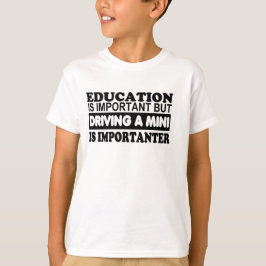 Bildung ist wichtig aber, fahrend ein Mini… T-Shirt