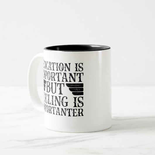 Bildung ist wichtig, aber Fahrradfahren ist wichti Zweifarbige Tasse (Vorderseite Links)