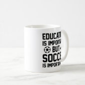 Bildung ist wichtig, aber Fußball ist wichtig Kaffeetasse (VorderseiteRechts)
