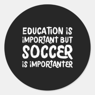 Bildung ist wichtig, aber Fußball ist wichtiger F Runder Aufkleber