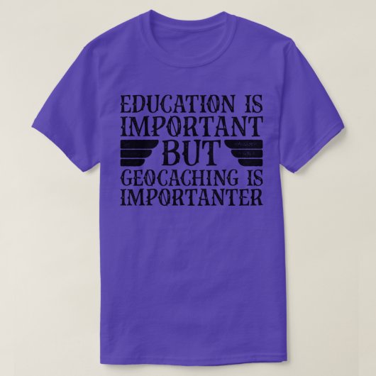 Bildung ist wichtig, aber Geocaching ist wichtig T-Shirt (Design vorne)