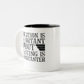 Bildung ist wichtig, aber Malerei ist wichtig Zweifarbige Tasse (Vorderseite Links)