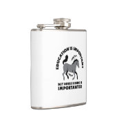 Bildung IST WICHTIG, ABER PFERDERFAHRT IST IMPORT Flachmann (Rechts)