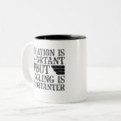 Bildung ist wichtig, aber Schummeln ist wichtig Zweifarbige Tasse (Vorderseite Links)