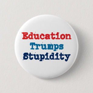Bildung schlägt Dummheit - Anti Präsident Trump Button
