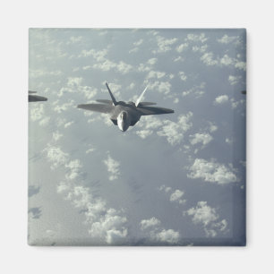 Bildung von F-22-Raptoren auf drei Schiffen Magnet