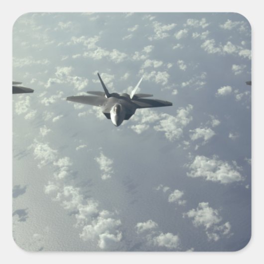 Bildung von F-22-Raptoren auf drei Schiffen Quadratischer Aufkleber (Vorderseite)