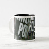 Bildung von Kontrollen Zweifarbige Tasse (Vorderseite Links)