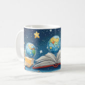 Bildungskonzept mit Globus, der über Kaffeetasse (Vorderseite Links)