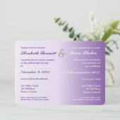 Bilingual Lila Ombre Wedding Einladung (Stehend Vorderseite)