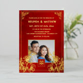 BILINGUAL Photo Red Gold Chinese Wedding Folieneinladung (Stehend vorne)