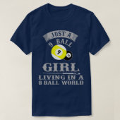 Billard für ein 9-Ball-Mädchen in einem 8-Ball T-Shirt (Design vorne)