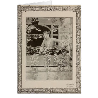 Billie Burke 1919 Portrait mit Blume still