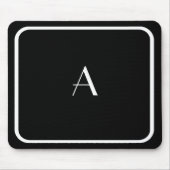Billiges schwarzes Mousepad mit weißem Monogramm u (Vorne)