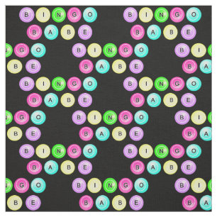 Bingo-Baby-Bingo-Bälle auf Schwarzem Stoff