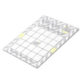 Bingo-Spiel mit der gelben und grauen Elephant-Bab Notizblock (angewinkelt)