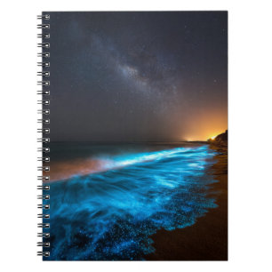 Biolumineszente Wellen unter dem Sternenhimmel-Fot Notizblock