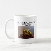 Biotic Pollinator at work (Beam on a Blume) Kaffeetasse (Links)