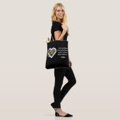 Biozid Black Tasche von Dichterin Adiela Akoo (Am Model)