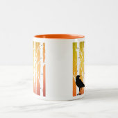 Birch Tree and Crow Zweifarbige Tasse (Mittel)