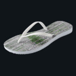 Birch Tree Forest Nature Badesandalen<br><div class="desc">Da die Birke eine Pionierart ist,  ist sie ein Symbol für Wiedergeburt,  neue Anfänge und Wachstum. Es ist ein heiliger Baum innerhalb der Mythologie der Kelte und man nimmt an,  dass er sehr schützende Einflüsse hat.</div>