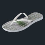 Birch Tree Forest Nature Badesandalen<br><div class="desc">Da die Birke eine Pionierart ist,  ist sie ein Symbol für Wiedergeburt,  neue Anfänge und Wachstum. Es ist ein heiliger Baum innerhalb der Mythologie der Kelte und man nimmt an,  dass er sehr schützende Einflüsse hat.</div>