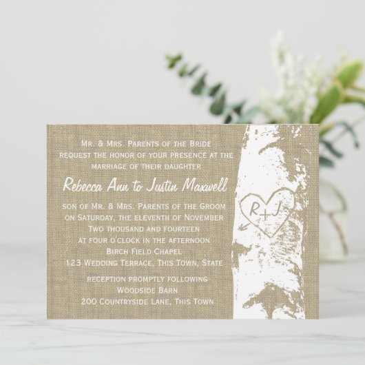 Birch Tree mit gemeißeltem Herz und Initialen Einladung (Stehend Vorderseite)