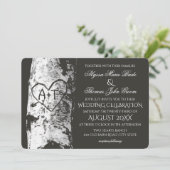 Birch Tree Wedding mit Carved Heart Inititials Einladung (Stehend Vorderseite)