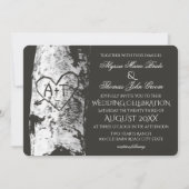 Birch Tree Wedding mit Carved Heart Inititials Einladung (Vorderseite)