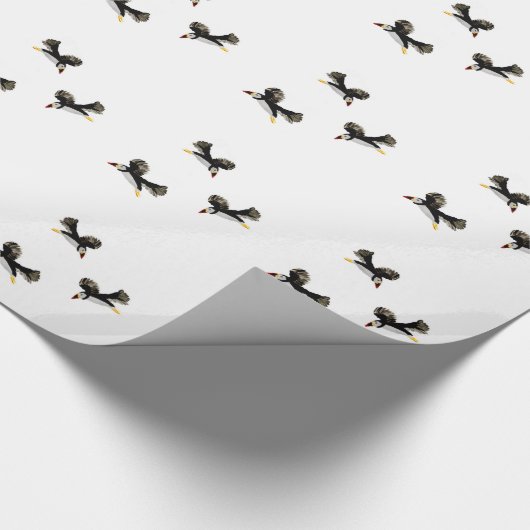 Bird Art Flying Puffins Geschenkpapier (Ecke)