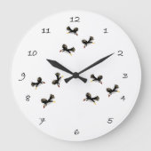 Bird Art Flying Puffins Große Wanduhr (Vorderseite)