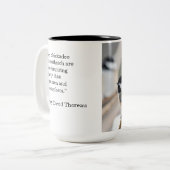 Bird, Chickadee, Thoreau Zitat, Zweifarbige Tasse (Vorderseite Links)