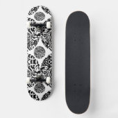 "Bird Creature" B&W Abstrakt Skateboard (Vorderseite)