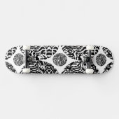 "Bird Creature" B&W Abstrakt Skateboard (Horizontal)